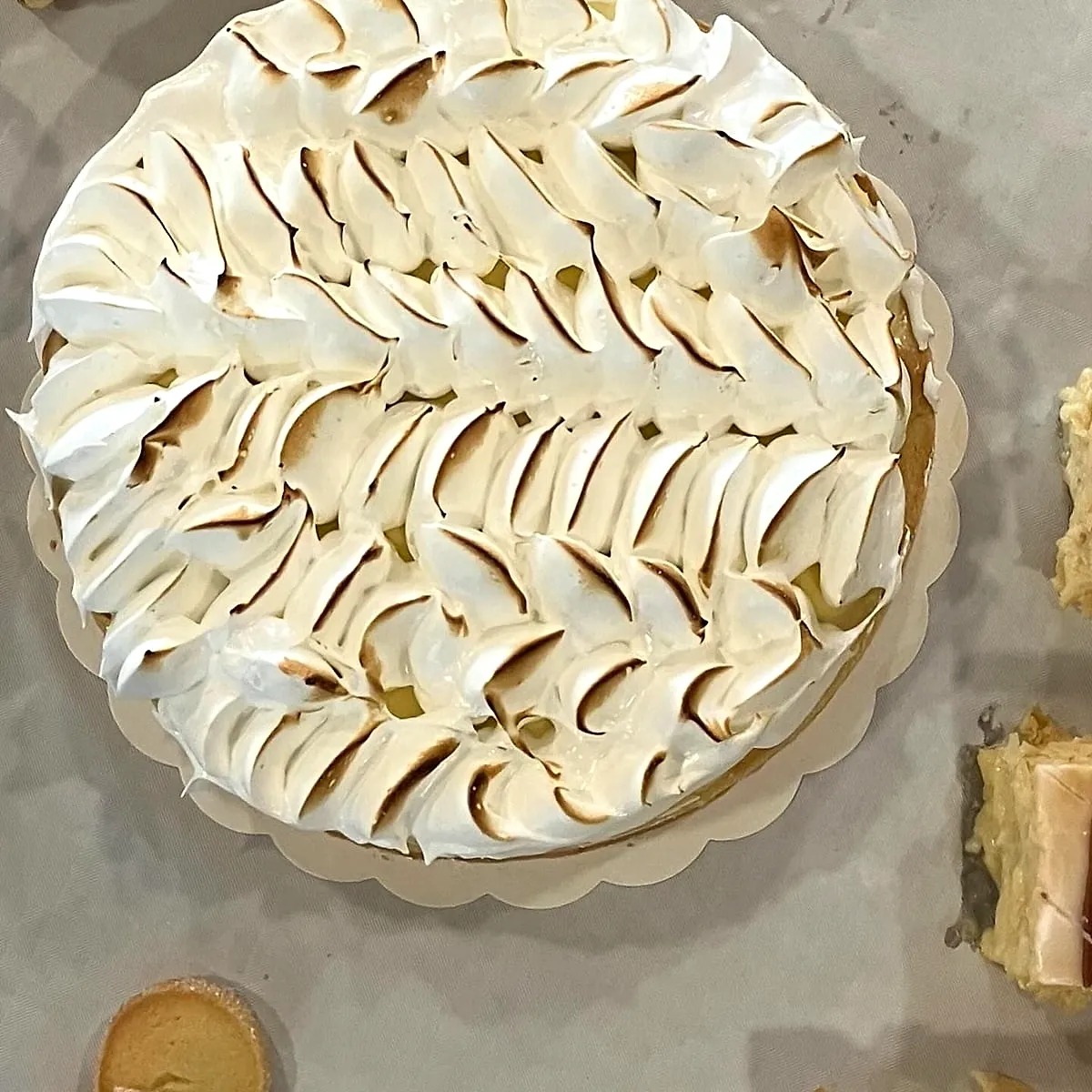 Une tarte meringuée maison